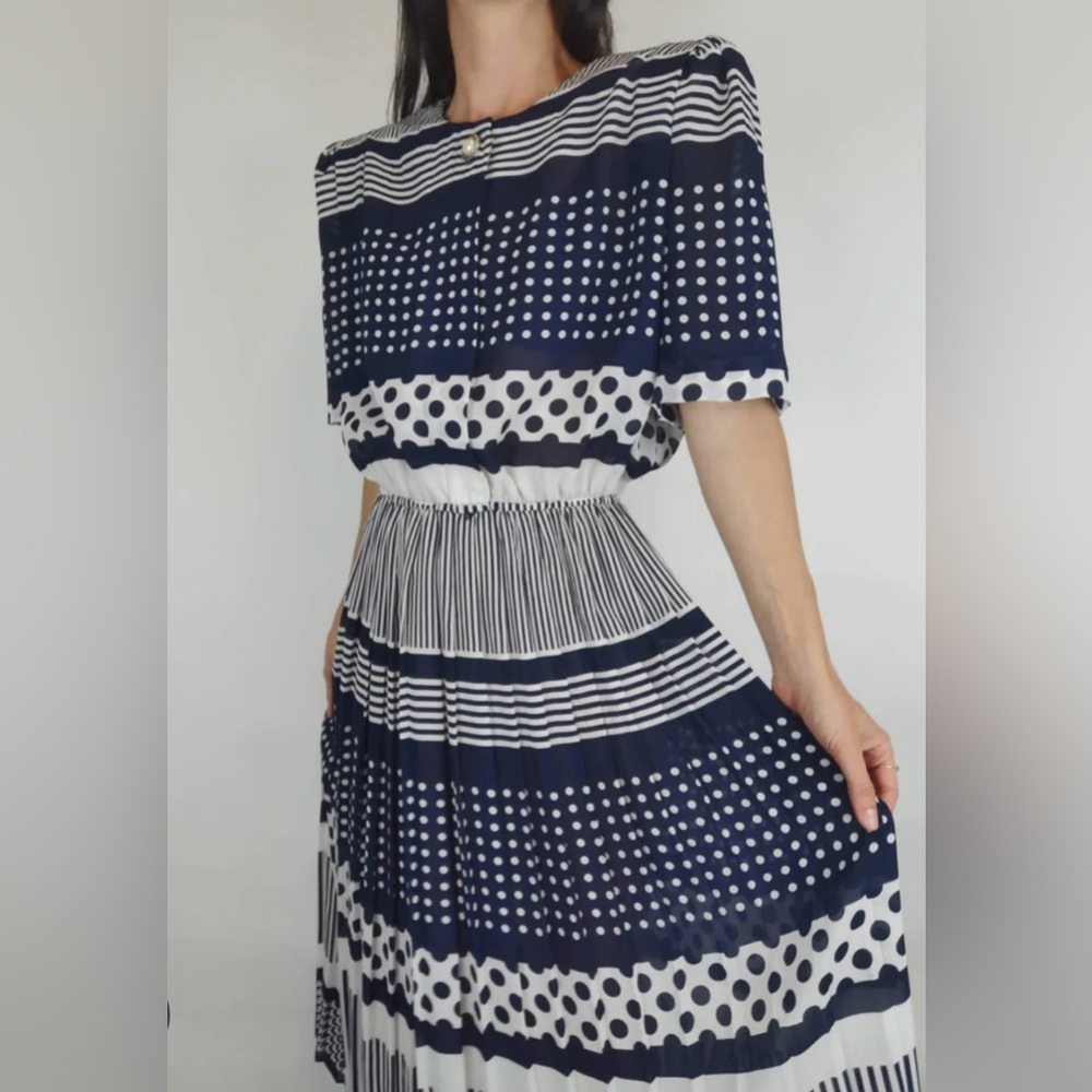 Vintage dress. Size M.